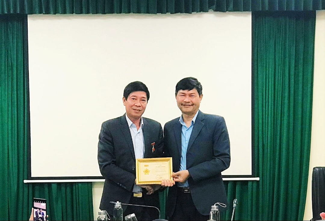 Đảng ủy Công ty cổ phần Nhiệt điện Ninh Bình trao tặng Kỷ niệm chương “Vì sự nghiệp Kiểm tra của Đảng”