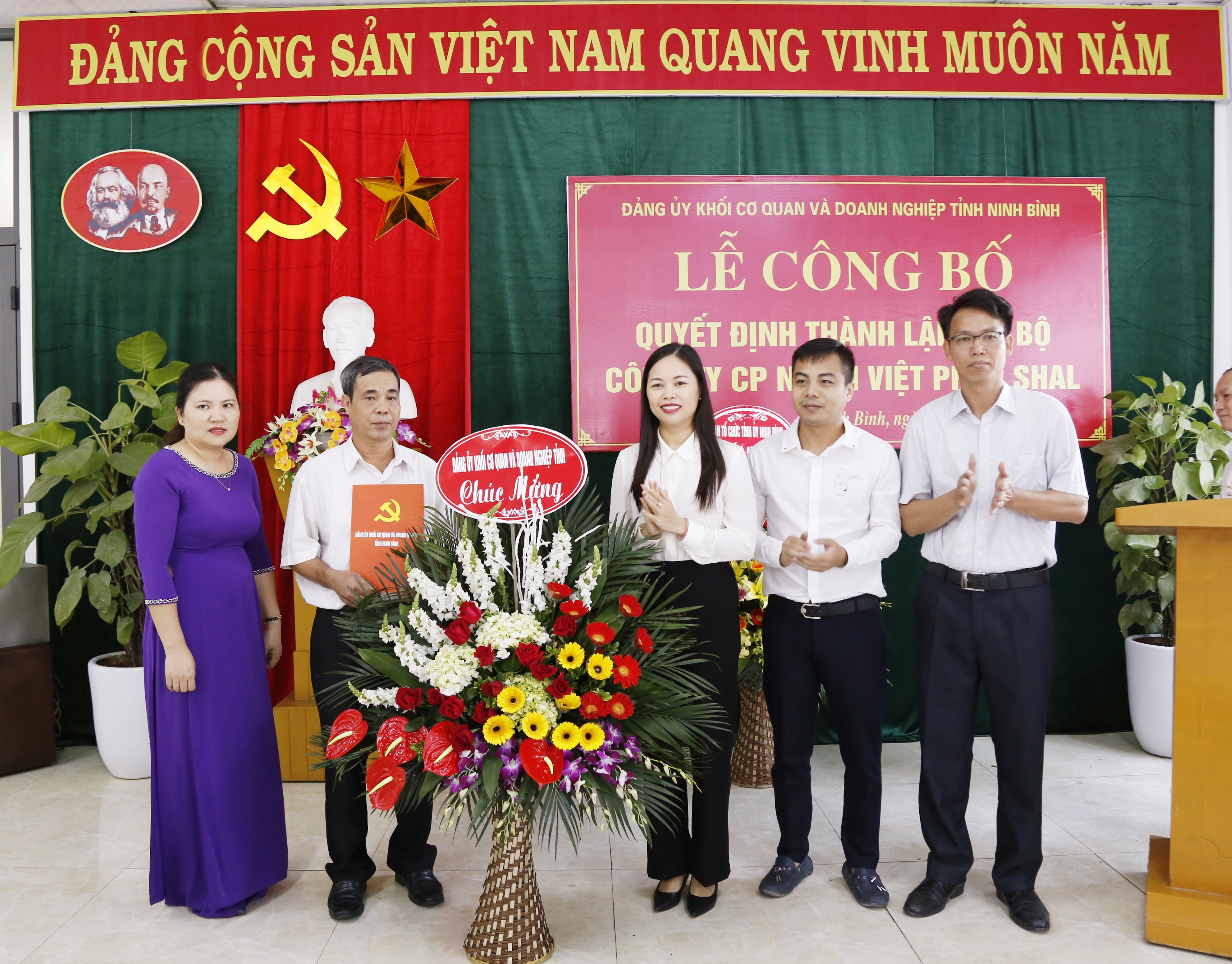 Lễ công bố Quyết định thành lập chi bộ Công ty cổ phần Nhôm Việt Pháp SHAL