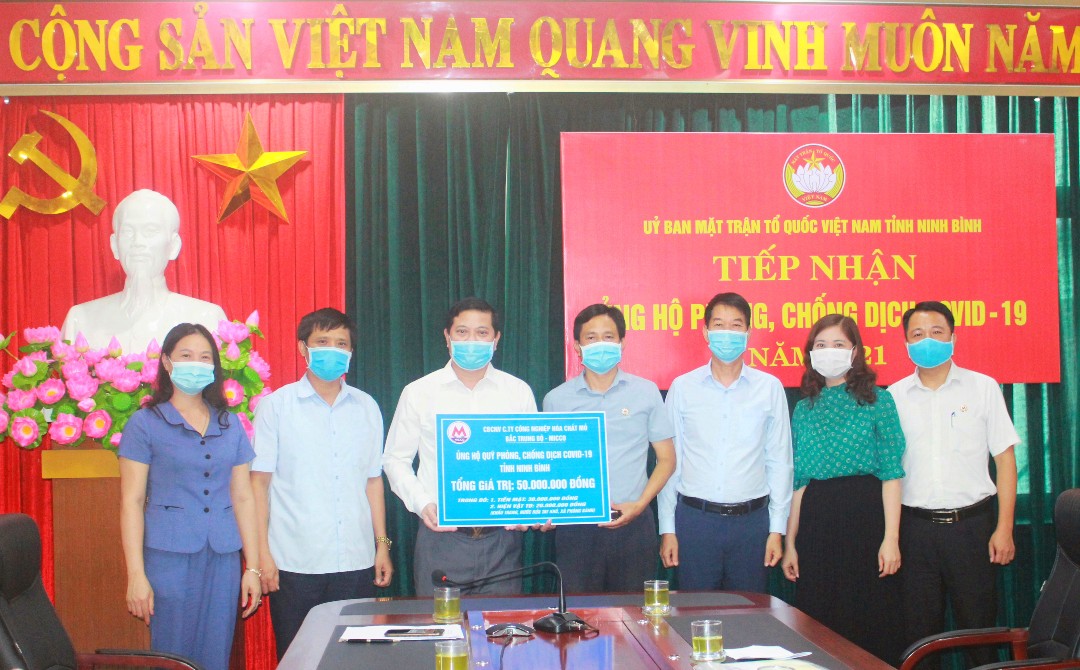 Công ty công nghiệp hóa chất mỏ Bắc Trung bộ - Micco ủng hộ Quỹ phòng, chống dịch Covid-19 tỉnh Ninh Bình