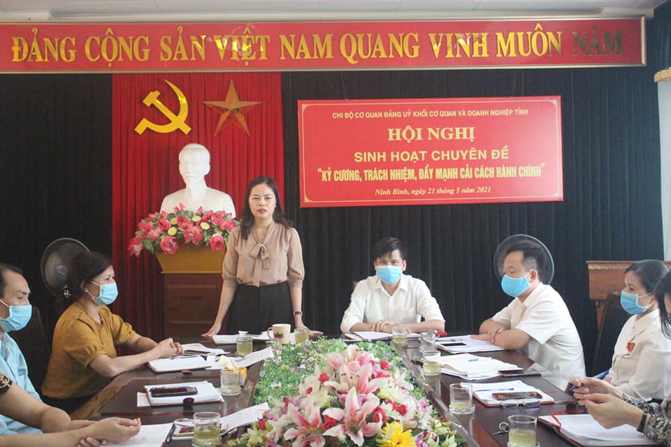 Chi bộ Cơ quan Đảng ủy Khối Cơ quan và Doanh nghiệp tỉnh tổ chức Hội nghị sinh hoạt chuyên đề tháng 5