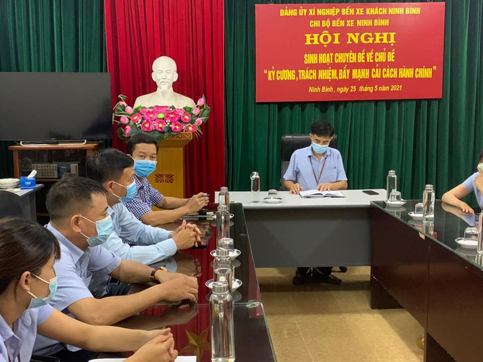 Chi bộ Bến xe Ninh Bình trực thuộc Đảng uỷ Bến xe khách Ninh Bình tổ chức Hội nghị sinh hoạt chuyên đề tháng 5