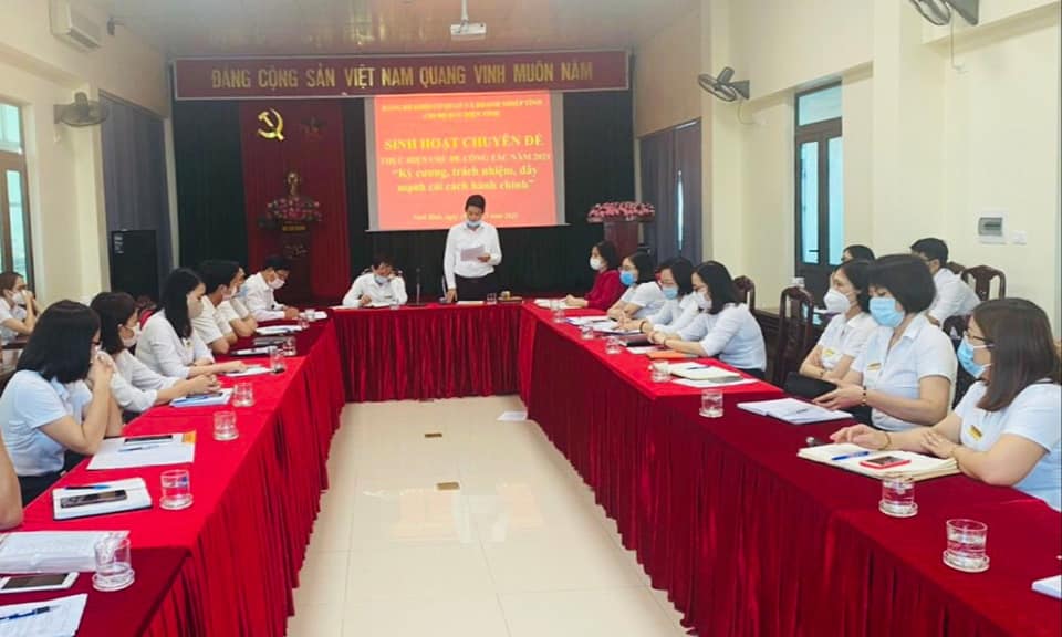Chi bộ Bưu điện tỉnh Ninh Bình tổ chức Hội nghị sinh hoạt chuyên đề tháng 5