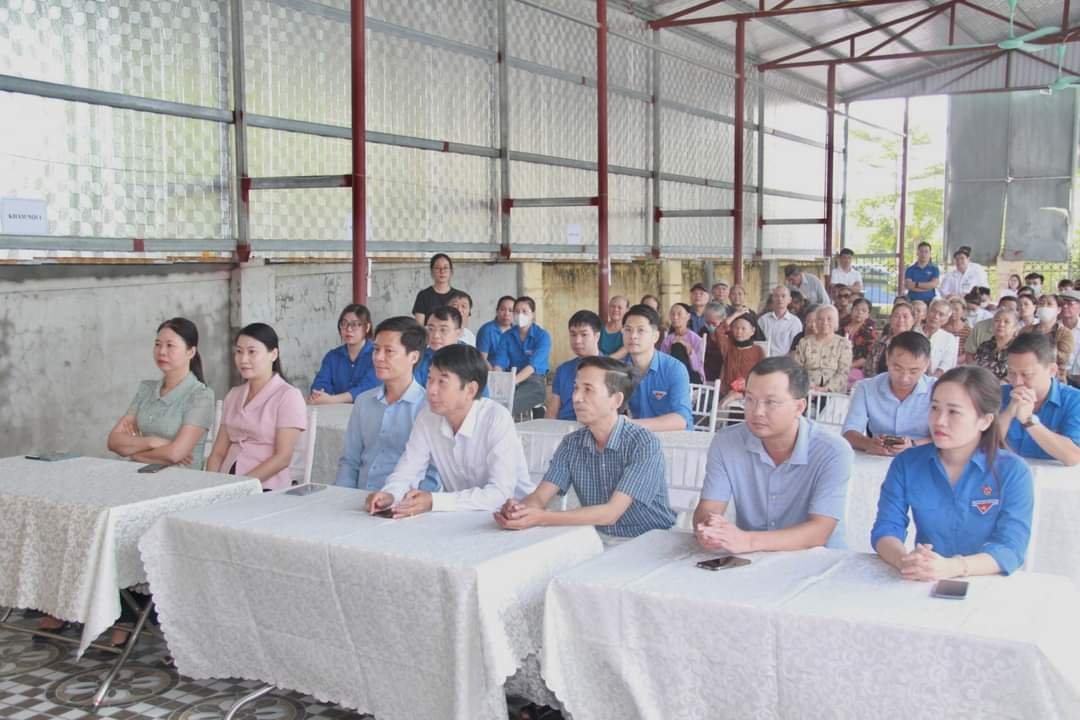 Khám bệnh miễn phí cho người cao tuổi trên địa bàn xã Lưu Phương huyện Kim Sơn