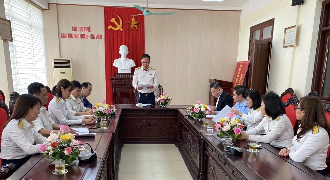 Chi bộ số 1 thuộc Đảng bộ bộ phận Chi cục Thuế khu vực Nho Quan – Gia Viễn tổ chức Hội nghị sinh hoạt chuyên đề thực hiện Chủ đề công tác năm 2023 của Tỉnh ủy