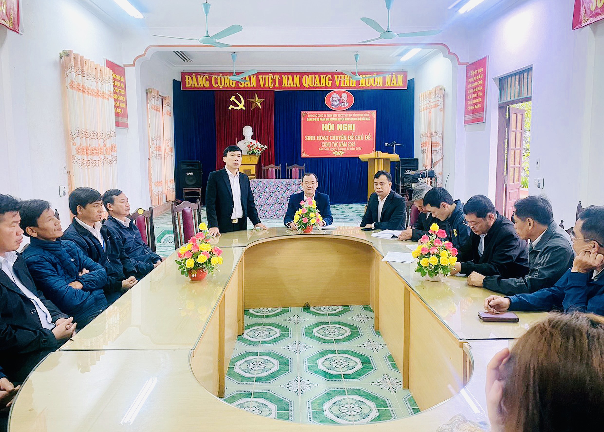 Chi bộ Hữu Vạc, Đảng bộ bộ phận Chi nhánh huyện Kim Sơn tổ chức sinh hoạt chuyên đề về chủ đề công tác năm 2024